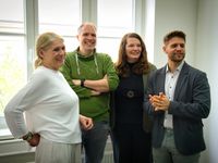 Katharina Temme, Gabriele Unützer, Marcus Kolb und Phineas Speicher stehen zusammen