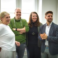 Gabriele Unützer, Marcus Kolb, Katharina Temme und Phineas Speicher heißen ihre Klient:innen willkommen.